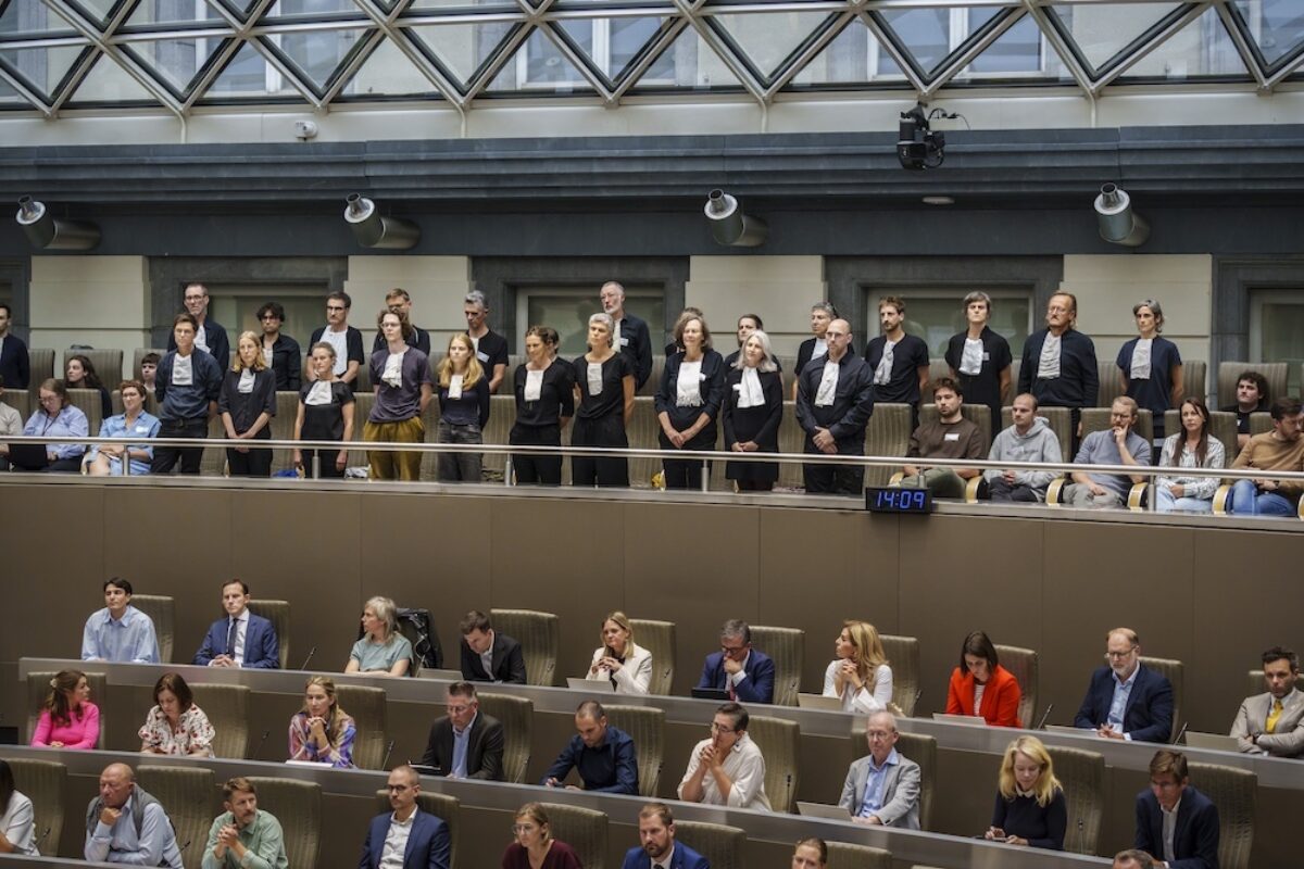 Het parlement heeft ook een rol te spelen.
