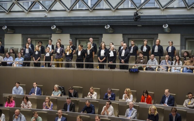 Het parlement heeft ook een rol te spelen.